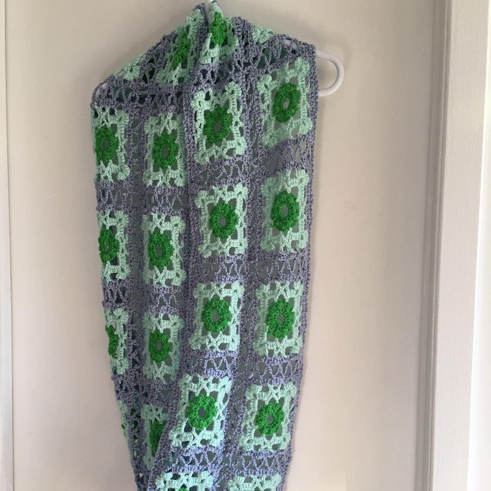 New hand crocheted infinity granny square scarf